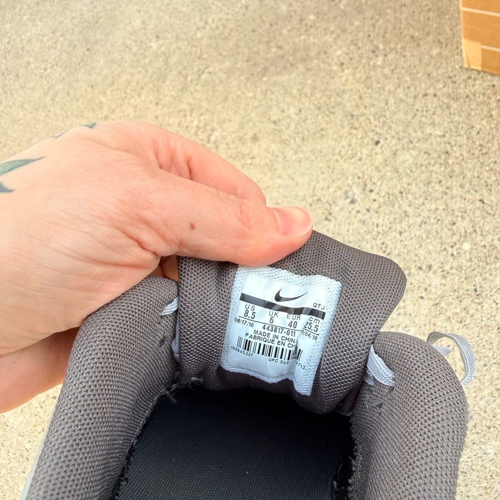 Nike Gray Textured Sneakers - Picture 4 of 4